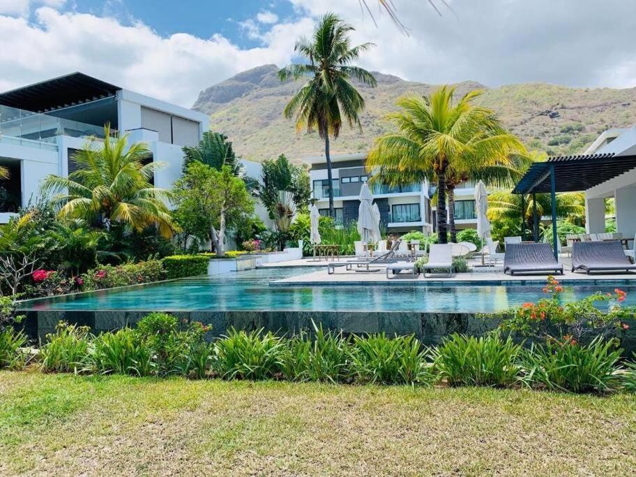 Latitude Luxury Seafront Suite Rivière Noire Exterior foto