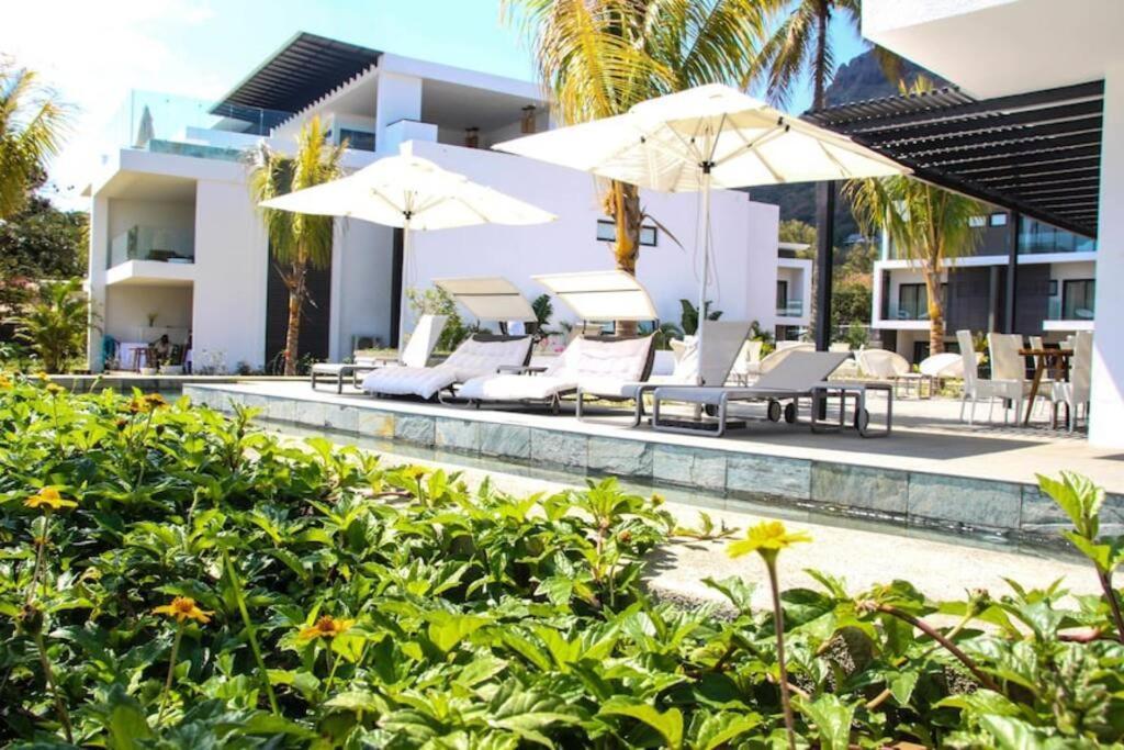 Latitude Luxury Seafront Suite Rivière Noire Exterior foto